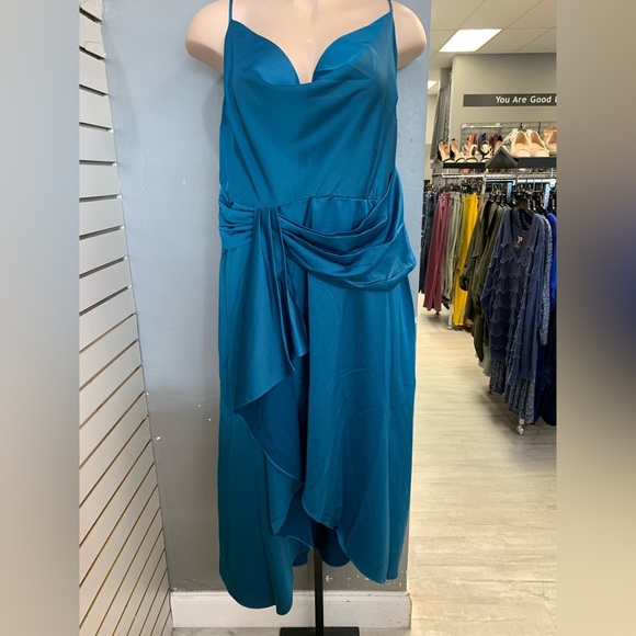 NEW City Chic Dress size 22 - Picture 2 of 4